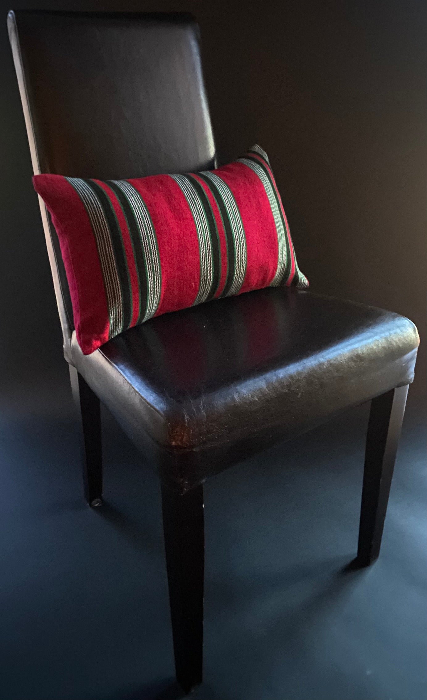 Maasai cushion Kifaru 30x50