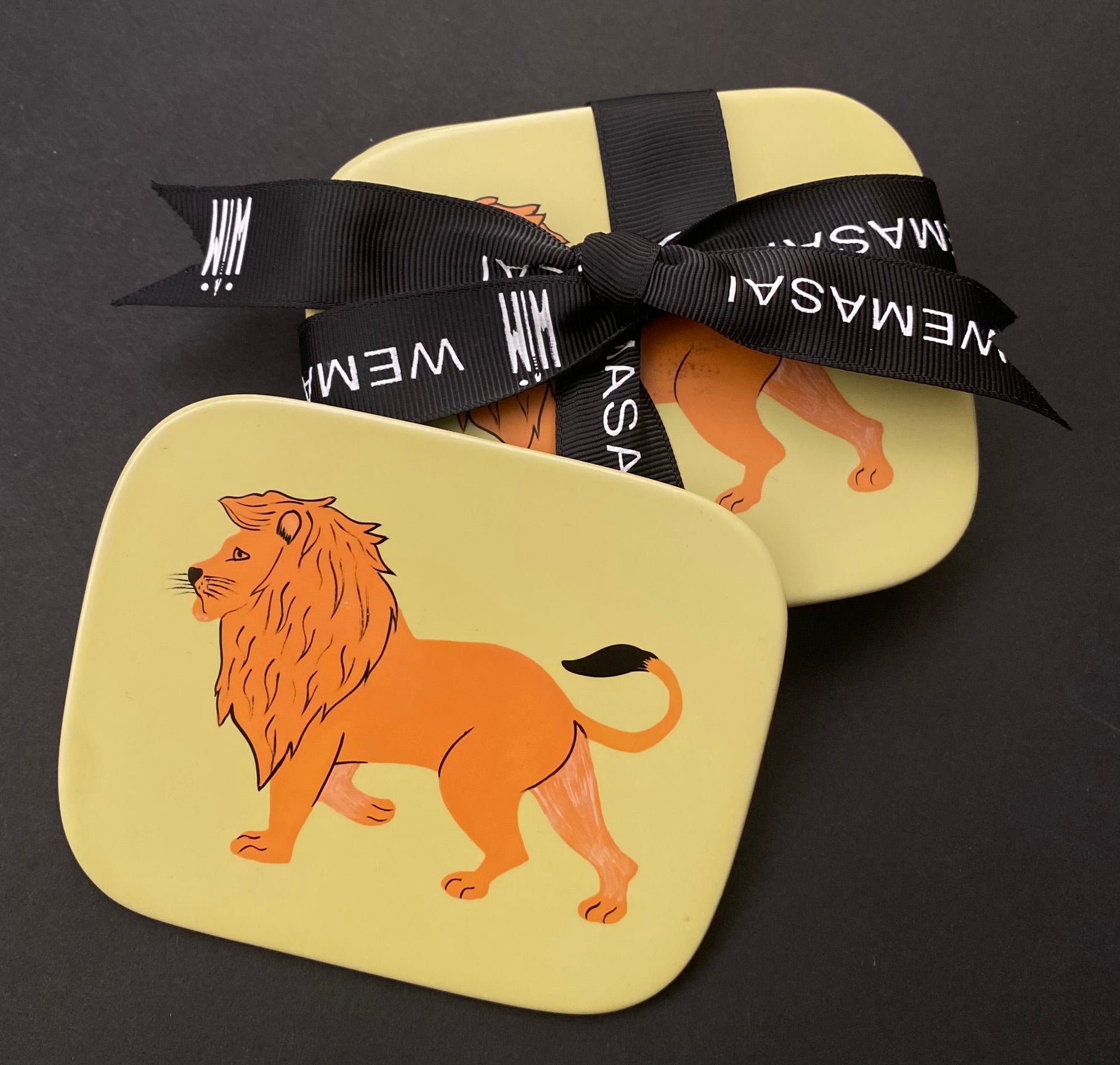 Posavasos león lacados