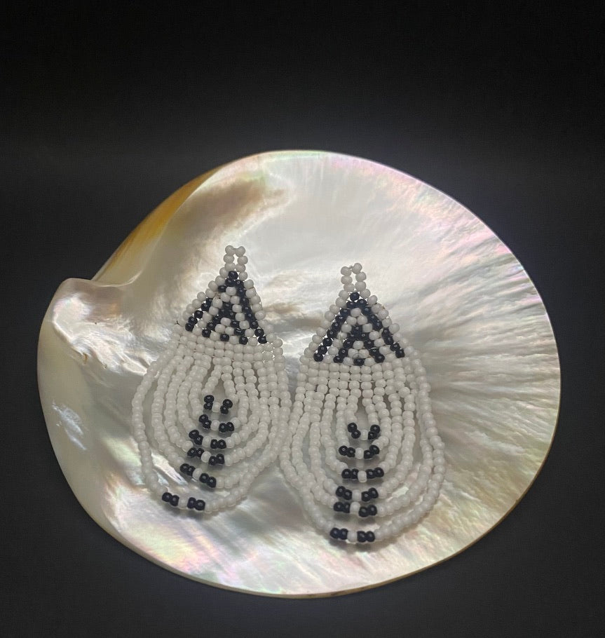 Maasai waterfall earrings white