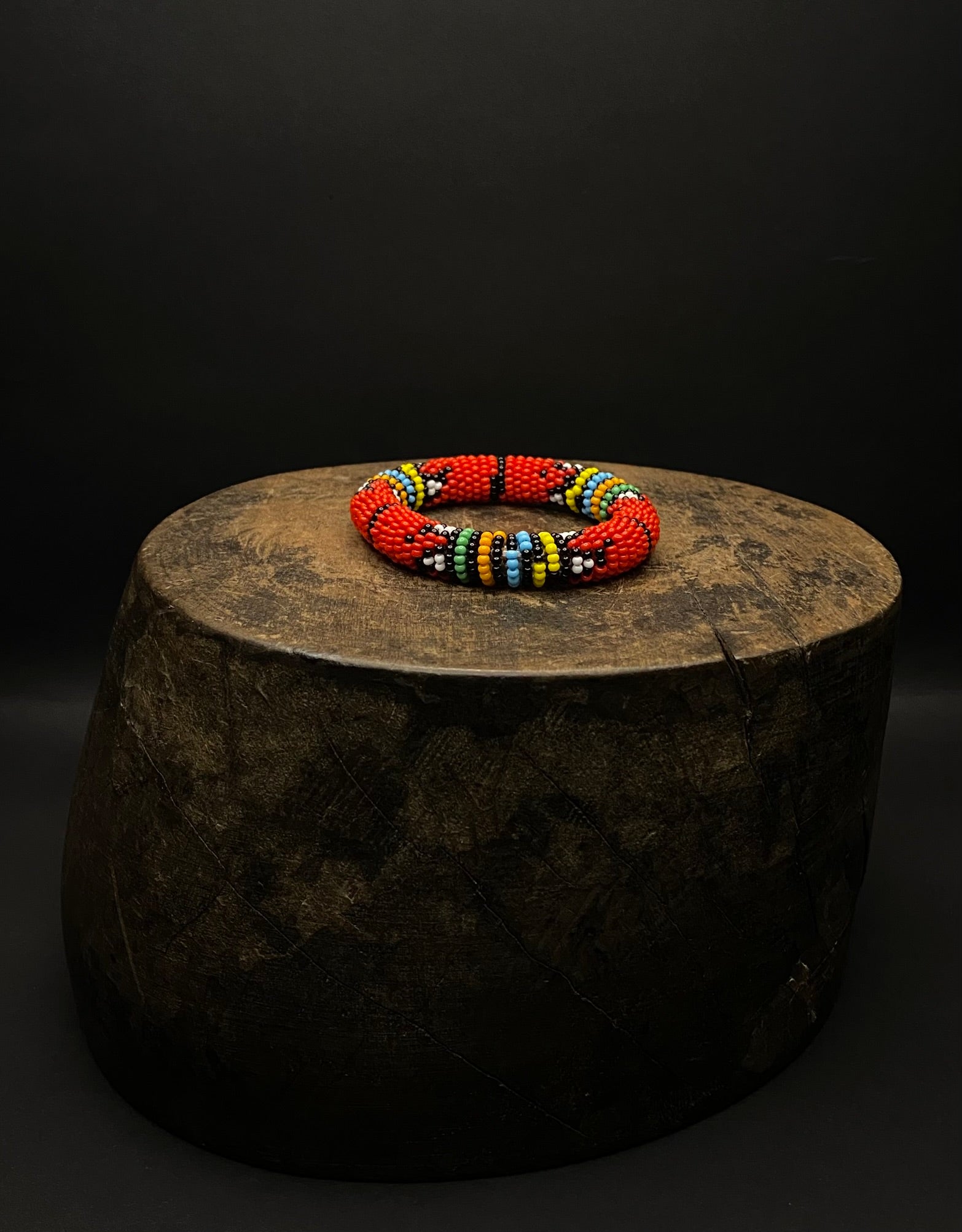 Servilletero de aro masái rojo