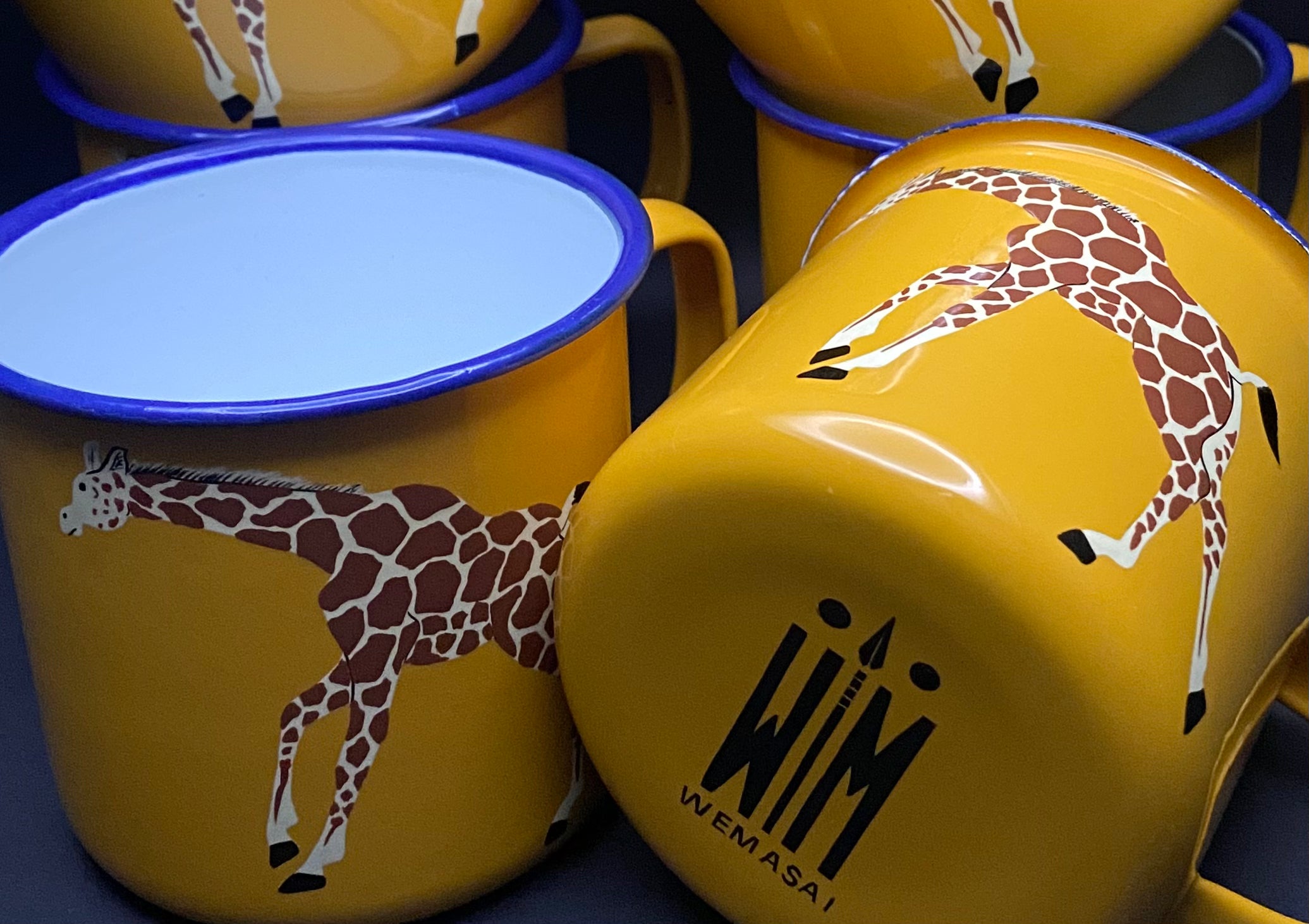 Enameled mugs Giraffe