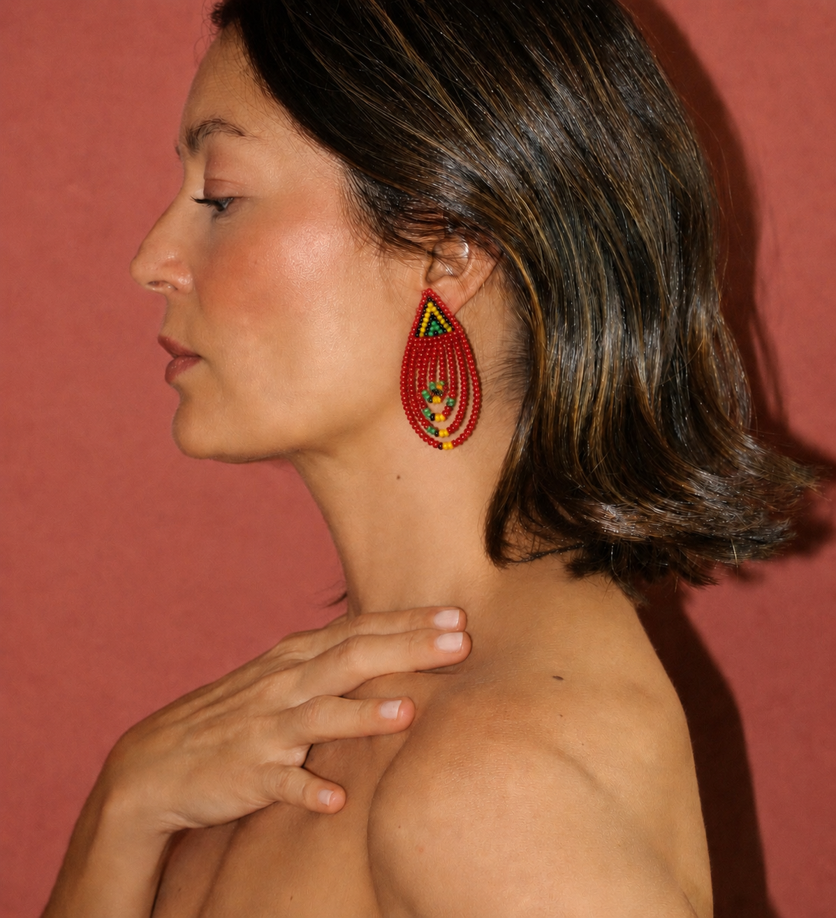 Pendientes masái cascada rojo